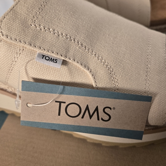 TOMS Sandles Size 8 NIB - Picture 5 of 10